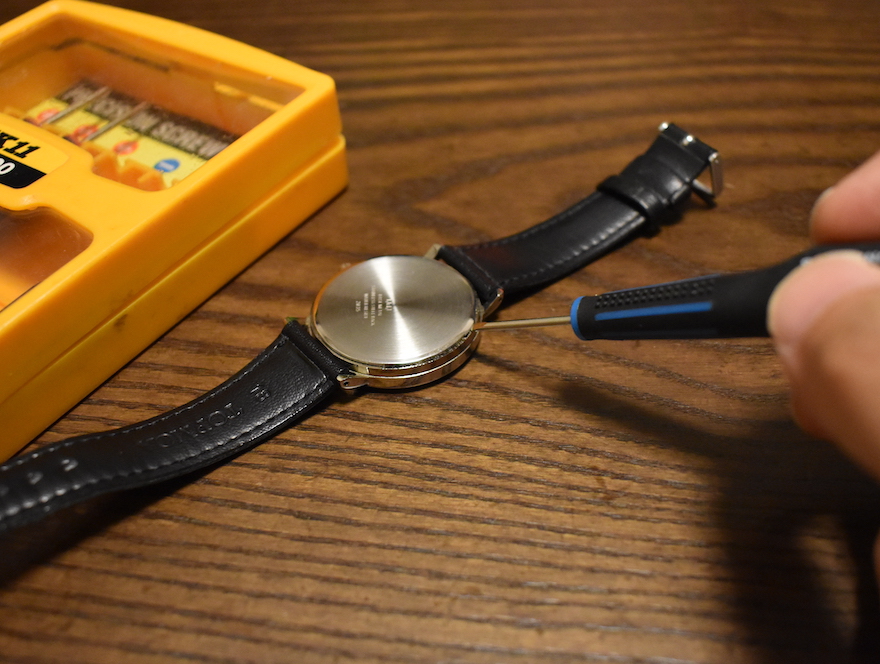 自分で出来る チプシチ腕時計の電池を交換する手順と工具 えっとえっと